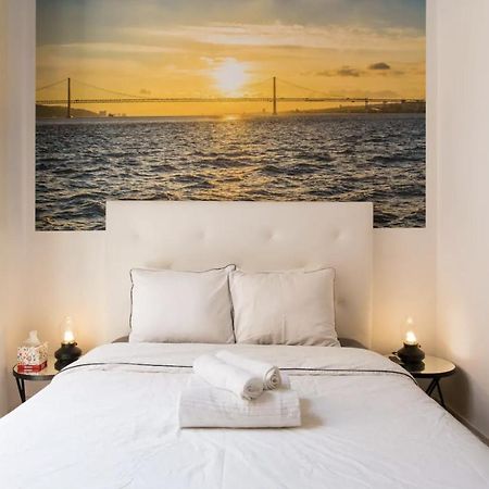 Beautiful 3-Story House In Chiado With A 40M² Private Terrace Lejlighed Lisboa Eksteriør billede