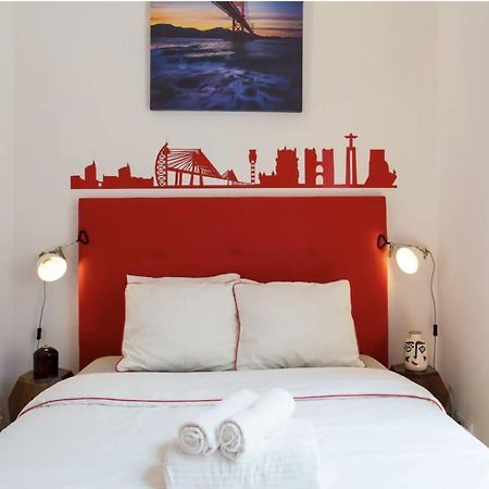 Beautiful 3-Story House In Chiado With A 40M² Private Terrace Lejlighed Lisboa Eksteriør billede