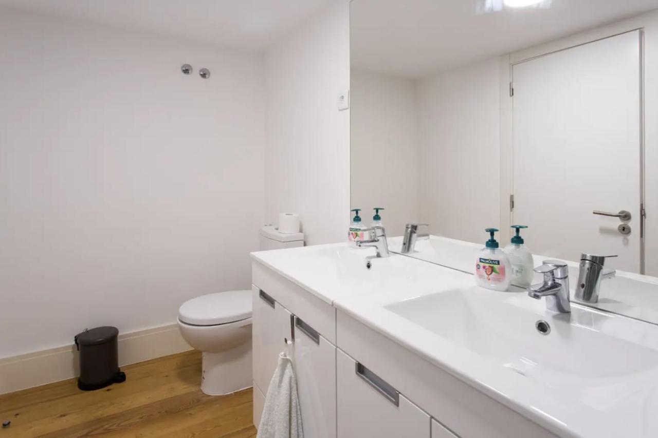 Beautiful 3-Story House In Chiado With A 40M² Private Terrace Lejlighed Lisboa Eksteriør billede