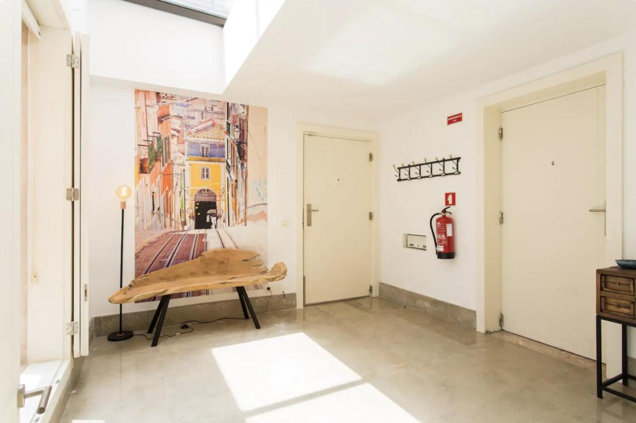 Beautiful 3-Story House In Chiado With A 40M² Private Terrace Lejlighed Lisboa Eksteriør billede