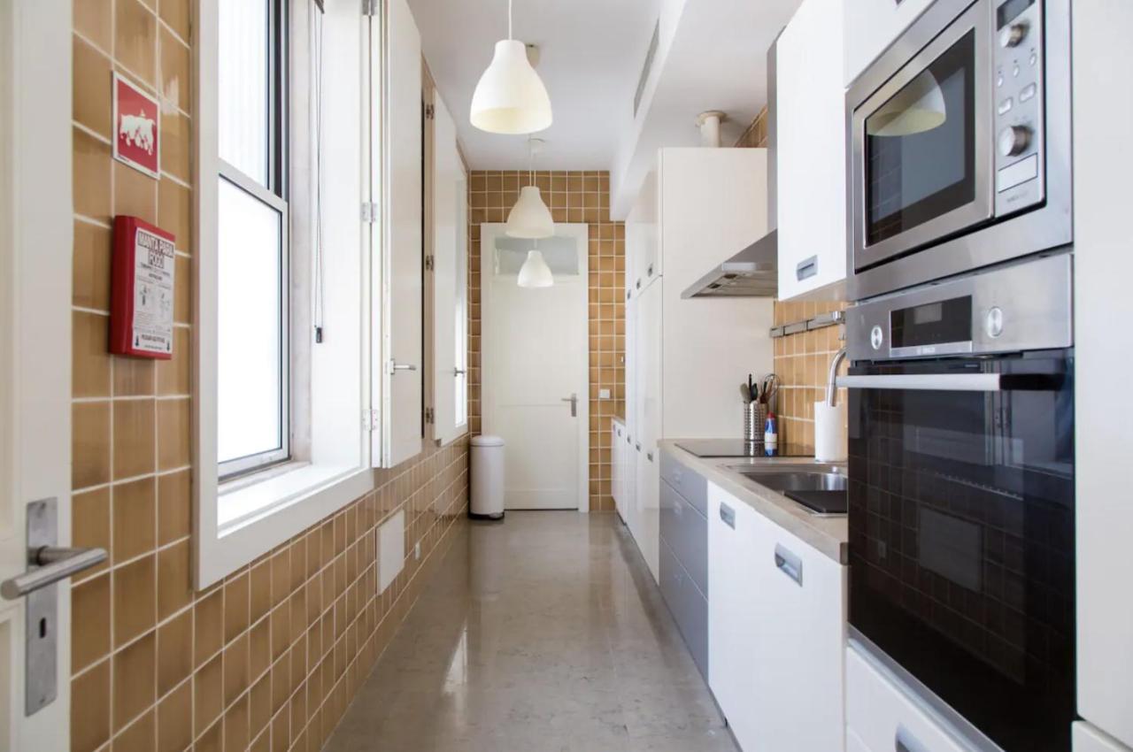 Beautiful 3-Story House In Chiado With A 40M² Private Terrace Lejlighed Lisboa Eksteriør billede