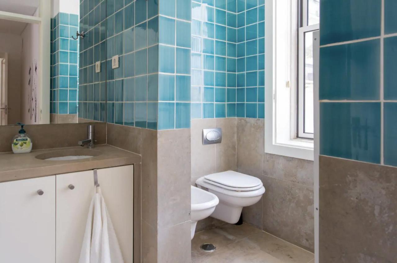 Beautiful 3-Story House In Chiado With A 40M² Private Terrace Lejlighed Lisboa Eksteriør billede