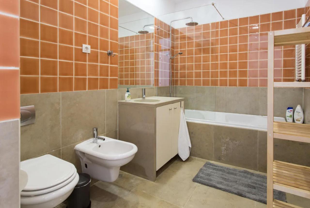 Beautiful 3-Story House In Chiado With A 40M² Private Terrace Lejlighed Lisboa Eksteriør billede