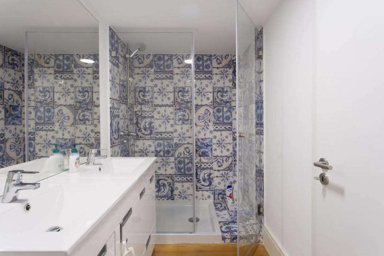 Beautiful 3-Story House In Chiado With A 40M² Private Terrace Lejlighed Lisboa Eksteriør billede