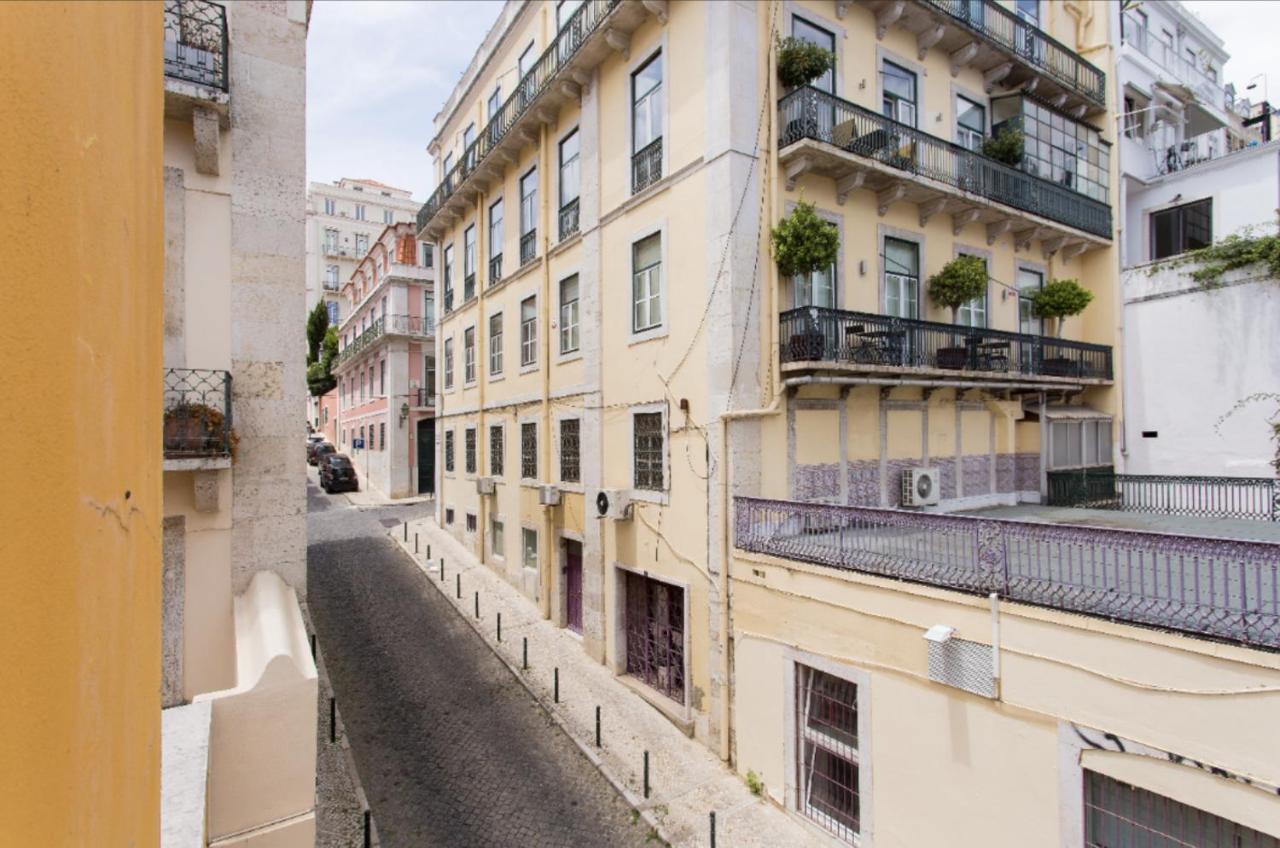 Beautiful 3-Story House In Chiado With A 40M² Private Terrace Lejlighed Lisboa Eksteriør billede